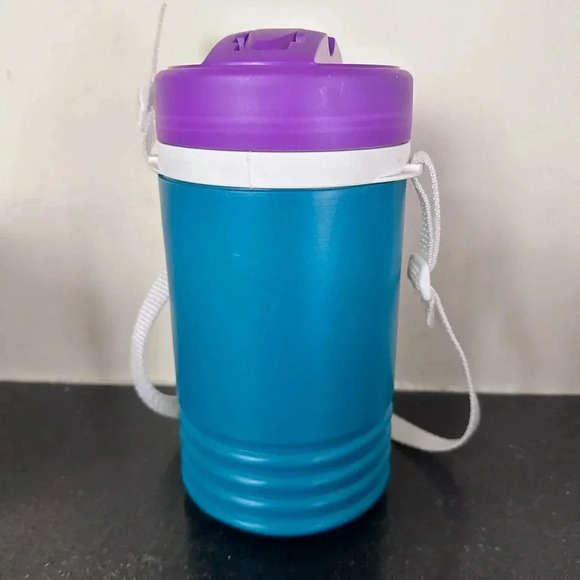 Vintage - Teal/Purple 1qt Igloo Jug Cooler  w/Flip Spout & Shoulder Strap - USA - Picture 2 of 4